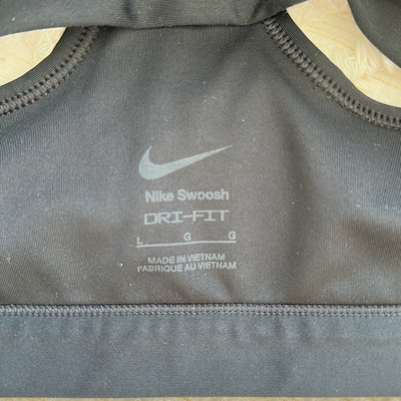 Nike Swoosh Dr-Fit Sports Bra - Picture 3 of 3